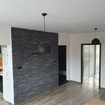Dám do prenájmu,cena je vrátane energií má 52m2 presklennú l