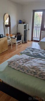 Prenájmem krátkodobo zariadené izby v podkroví rodinného dom