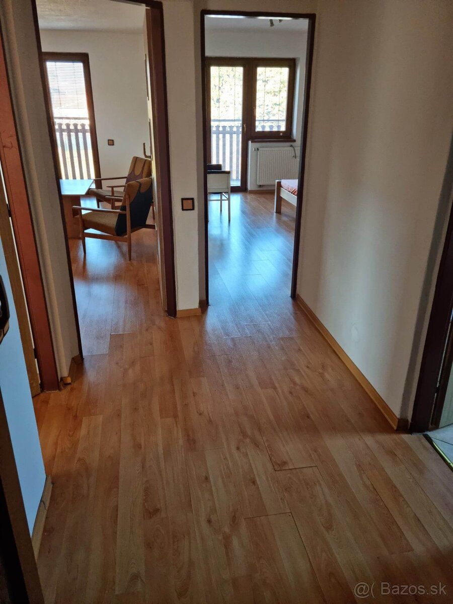 Prenajmem 1 izbu s balkonom na 1 posch.v rod.dome v Detve,1 