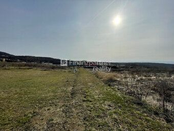 Ponúkame na predaj pozemok, nachádzajúci sa v časti Solivar,