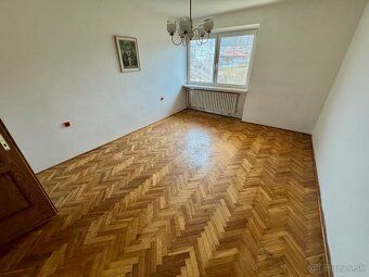 Ponúkame na predaj dvojpodlažný, 5 - izbový rodinný dom, kto