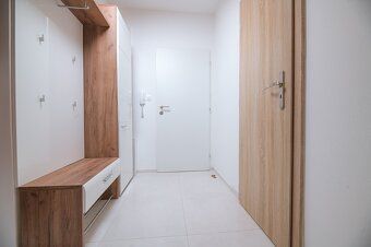 Ponúkame na prenájom kompletne zariadený 2-izbový byt v novo