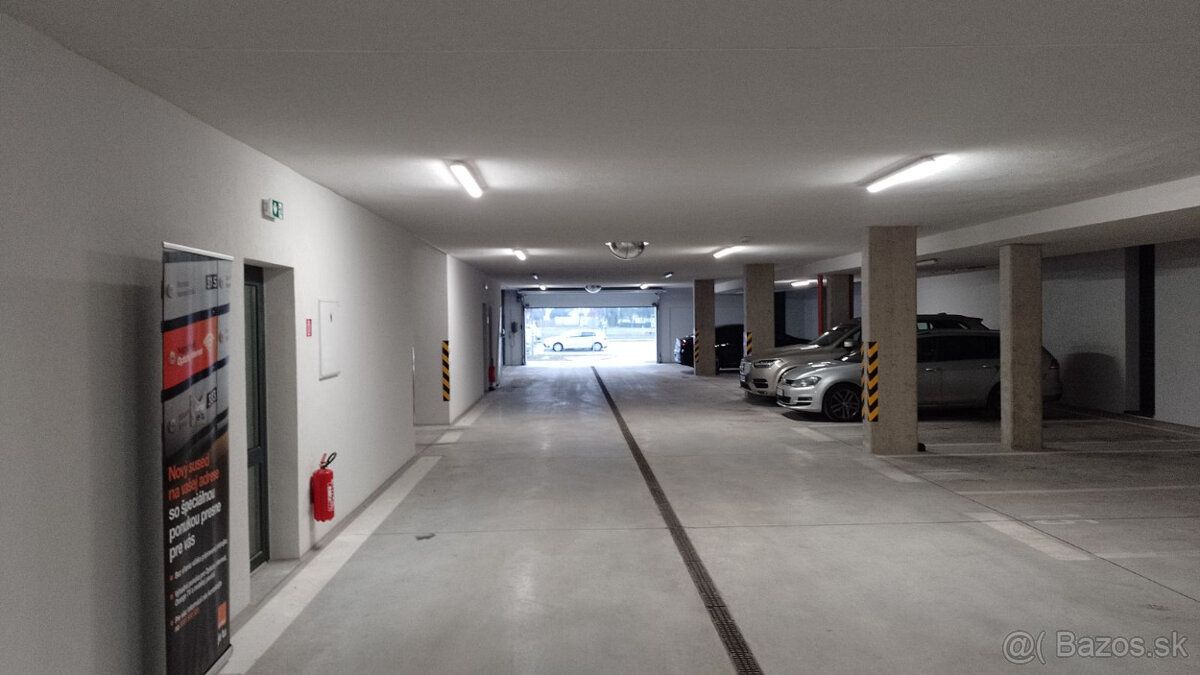 Garážové státie v budove Galanta WEST