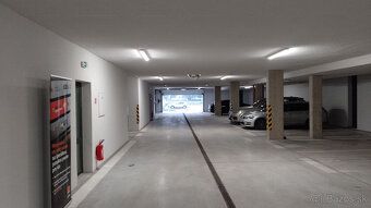 Garážové státie v budove Galanta WEST
