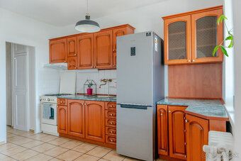 Ponúkame na predaj priestranný 4 izbový byt s dvoma veľkými 