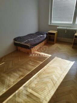 Turality exkluzívne ponúka na predaj priestranný 4-izbový by