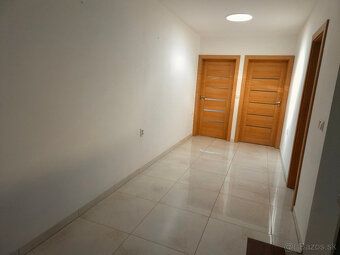 Na predaj moderný a mimoriadne úsporný 5-izbový rodinný dom 