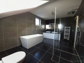Na predaj moderný a mimoriadne úsporný 5-izbový rodinný dom 