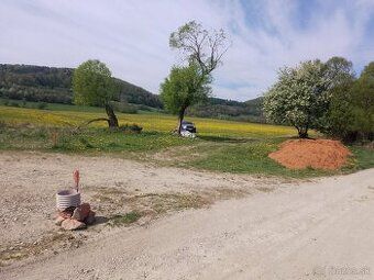 predam pekny slnecny pozemok na rovine v obci Komárov pri Ba