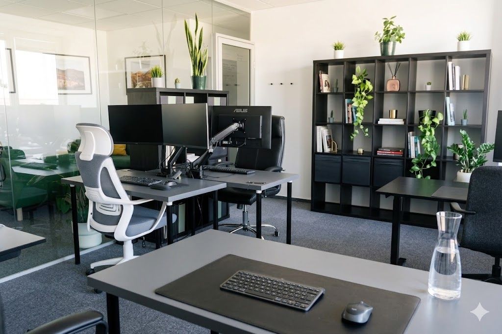 Popis nehnuteľnosti * Dám do podnájmu flexi desk v svetlej a