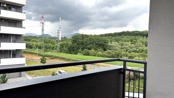 Luxusný, kompletne zariadený 3i byt s parkovaním a loggiou –