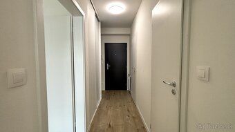 Luxusný, kompletne zariadený 3i byt s parkovaním a loggiou –