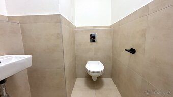 Luxusný, kompletne zariadený 3i byt s parkovaním a loggiou –