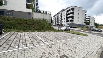 Luxusný, kompletne zariadený 3i byt s parkovaním a loggiou –