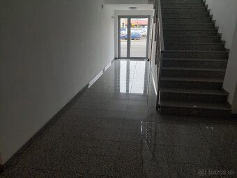 Ponúkame na predaj zrekonštruovaný menší 2 - izbový nebytový