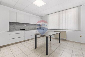 Realitná kancelária RE/MAX ponúka exkluzívne na PRENÁJOM v s