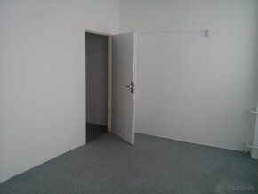 Dobrý deň,
ponúkame na prenájom 2 kancelárie v centre Galant