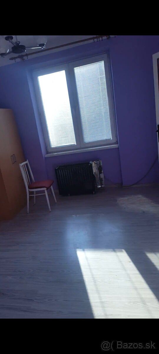 Predavam byt na jesenskeho 335/6 je to 2 izbovi byt ma plast