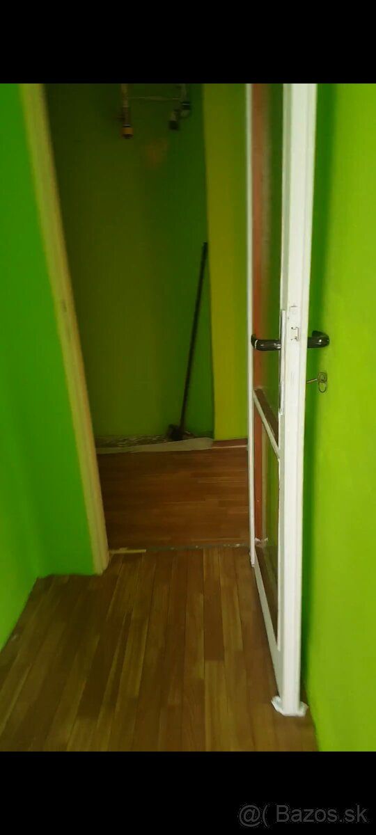 Predavam byt na jesenskeho 335/6 je to 2 izbovi byt ma plast