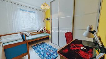 Ponúkame na predaj 4-izbový byt o výmere 71 m², ktorý je dis