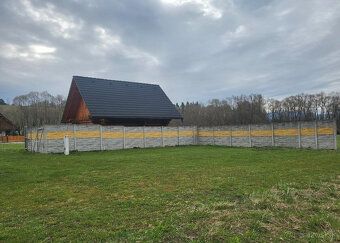 Predáme zrubový drevodom pri Liptovskej Mare. Nachádza sa v 