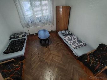 Prenájom 4 izbový dom v centre mesta Šurany. 4 x izba, kuchy