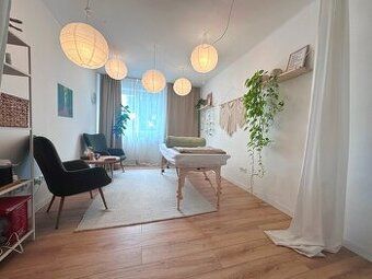 Ponúkame na prenájom menšiu kanceláriu 15,4 m2, p.4/4 s výťa