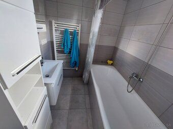 exkluzívne ponúkame na predaj priestranný rodinný dom v obci