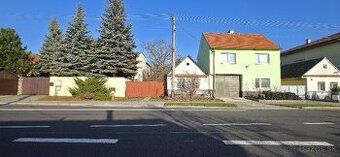 Ponúkame na predaj pozemok vhodný na výstavbu rodinného domu