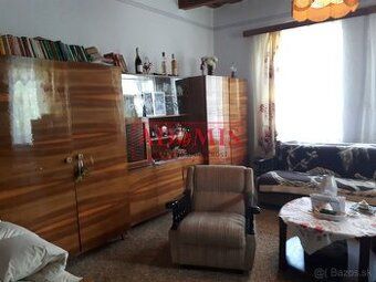 Predám 3 izbový dom s pozemkom 2600 M2 veľkou záhradou v obc