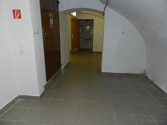 ponúkame na prenájom obchodné priestory v absolútnom centre 