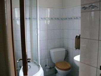 štýlovo zrekonštruovaná rodinná usadlosľ s bohatým zázemím a