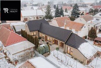 Ponúkame na predaj výnimočný 4-izbový rodinný dom v obci Bol