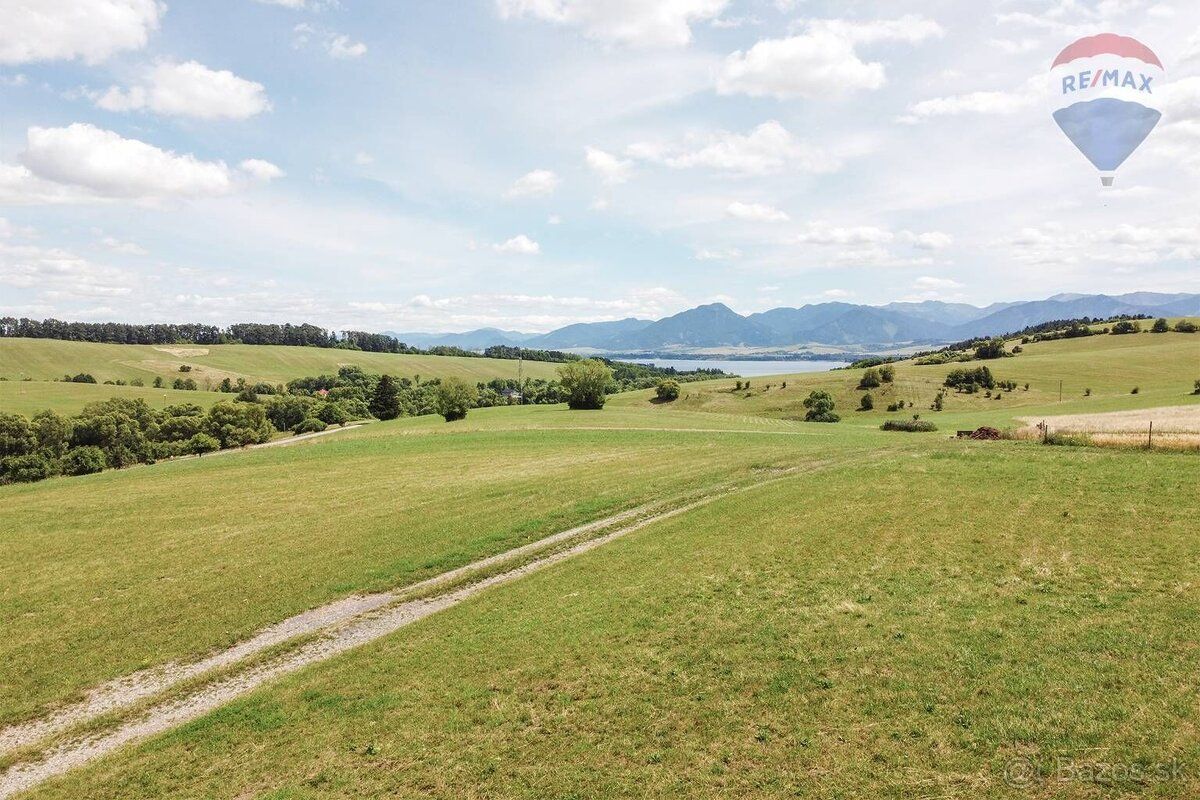Predám poľnohospodársky pozemok cca 20x110 m v Ižipovciach. 