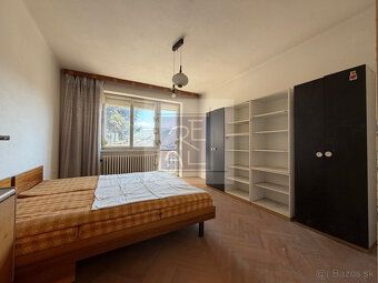 V exkluzívnom zastúpení klienta ponúkame na predaj 6 izbový 