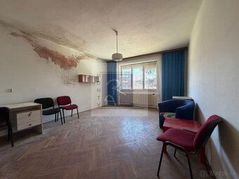 V exkluzívnom zastúpení klienta ponúkame na predaj 6 izbový 