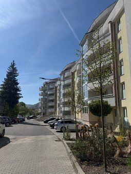 Ponúkame na predaj garážové státie v bytovom dome Rudlovský 