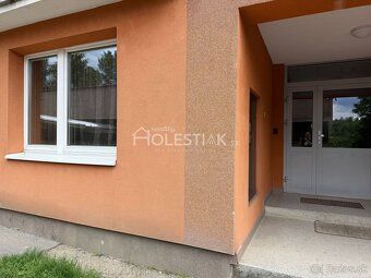 Predám garsónku v Čadci, na Žarci.
Výborná lokalita (90 m ZŠ