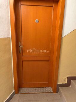 Predám garsónku v Čadci, na Žarci.
Výborná lokalita (90 m ZŠ