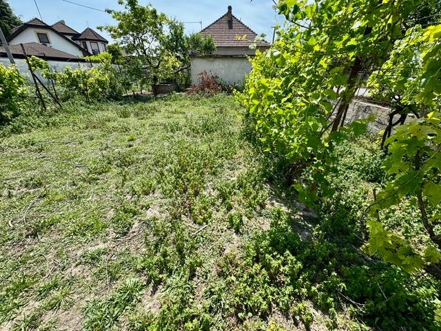 Na predaj stavebný pozemok o výmere 430 m2 v obľúbenej lokal