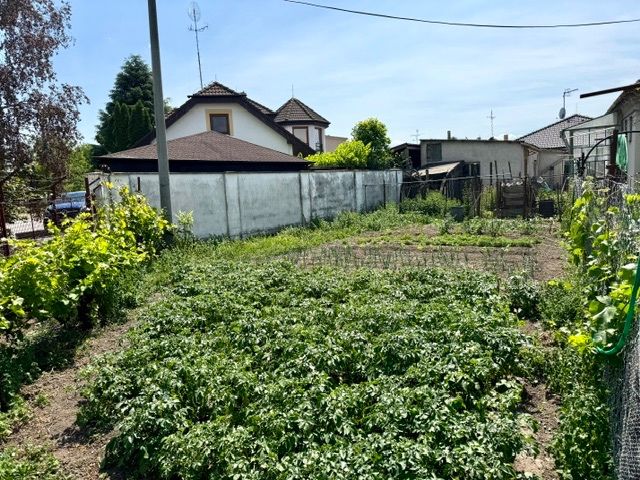 Na predaj stavebný pozemok o výmere 430 m2 v obľúbenej lokal