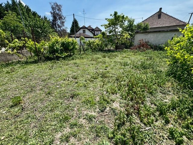 Na predaj stavebný pozemok o výmere 430 m2 v obľúbenej lokal