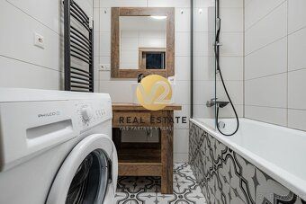 Juraj Kolárik +421 918 938 737 e-mail:
V2 Real Estate ponúka