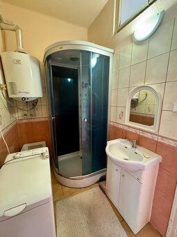 Ponúkame Vám na predaj starší tehlový rodinný dom postavený 