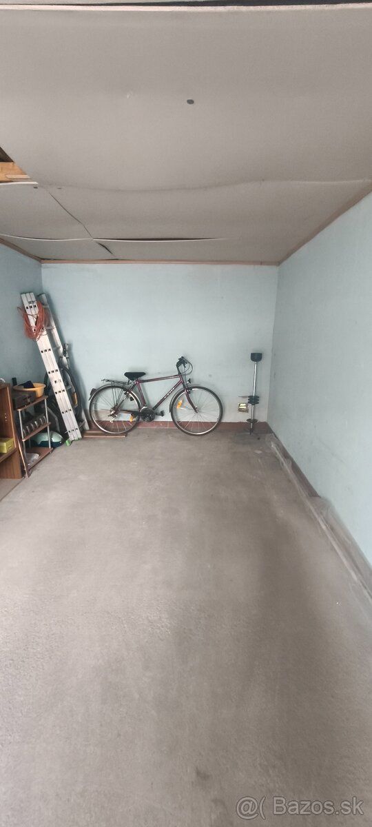 Prenajmem garaz na ulici Ludvika Svobodu. Garaz volna od 1.7