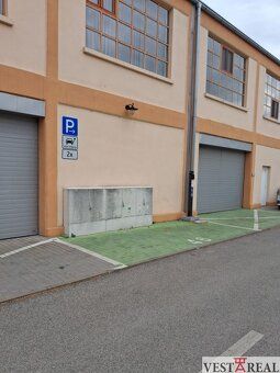 PRENÁJOM SKLADOVÝCH PRIESTOROV 25 m² A 30 m² – TRNAVA, AREÁL