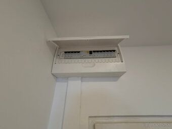 EXKLUZÍVNE IBA U NÁS !!!
Na predaj veľká garzónka 34 m2 s ba