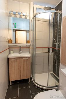 Ponúkame na prenájom zrekonštruovaný moderný 2izbový byt v t