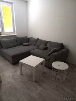 Predáme zrekonštruovany 5 izbový byt v Karlovej Vsi. Byt má 