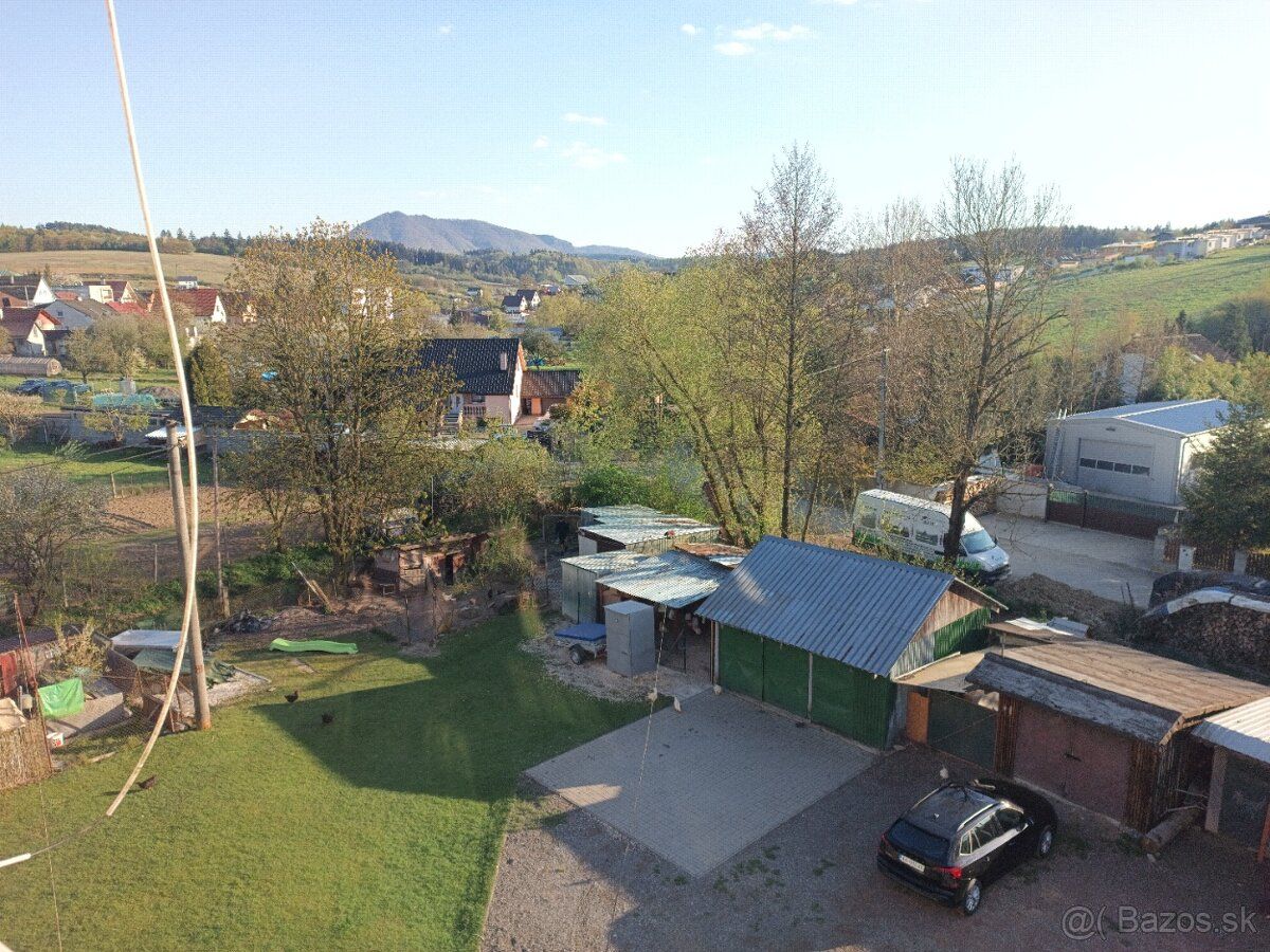 Predám 3 izbový byt vo Sverepci na vrchnom druhom poschodí v